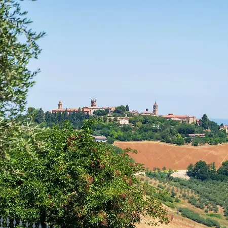 Le Manine Near Castle Mondaino